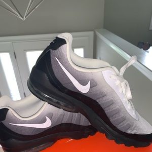 Brand New Nike Air Black/White Mens Sneakers